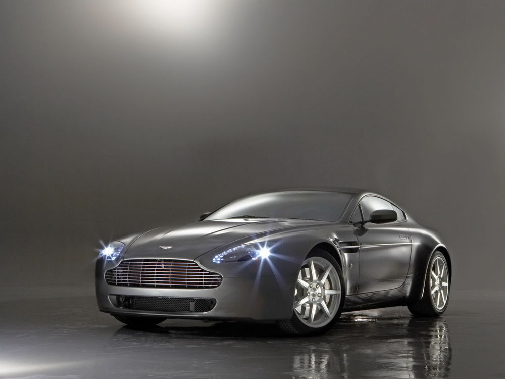 Обои для рабочего стола Серый Aston Martin V8 Vantage