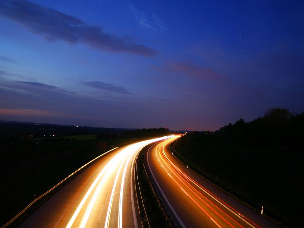 Обои для рабочего стола Автобан ночью