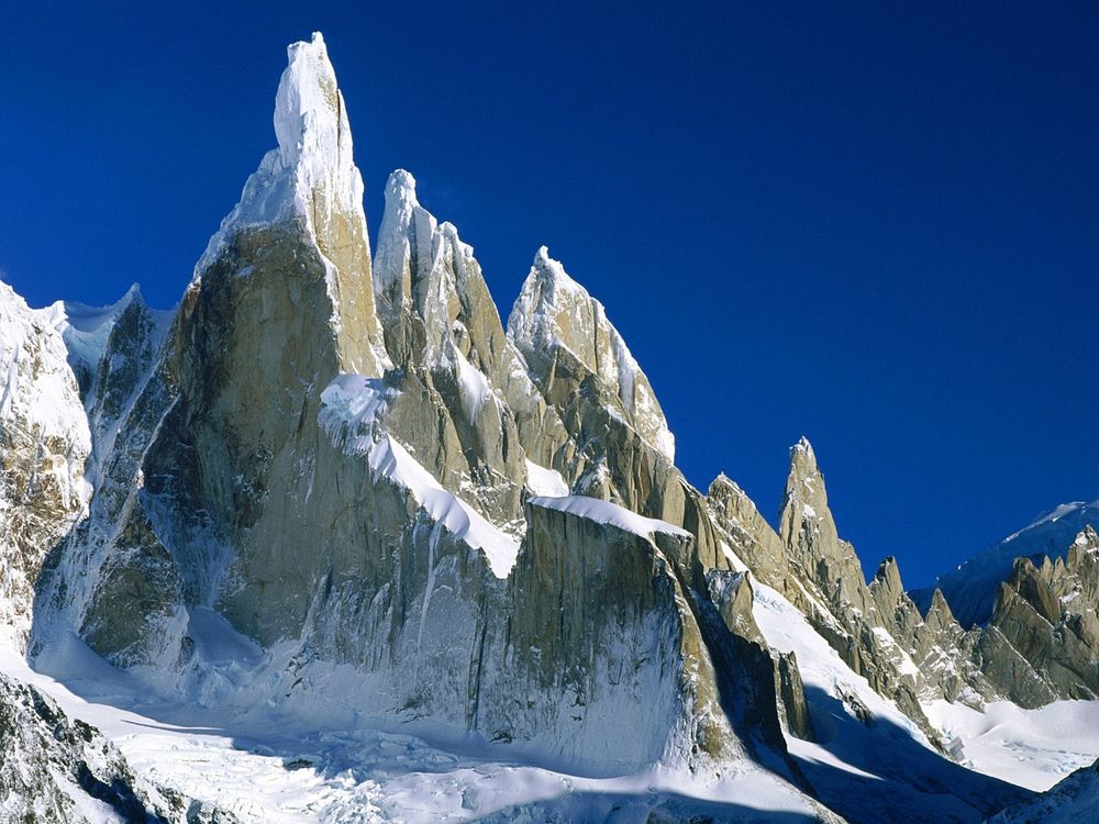 Обои для рабочего стола Гора Сьерро Торре / Cerro Torre, национальный парк 'Лос Гласьярес/ Los Glaciares', Аргентина