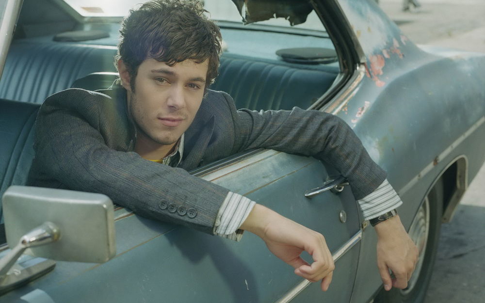 Обои для рабочего стола Актер Адам Броуди / Adam Brody в машине