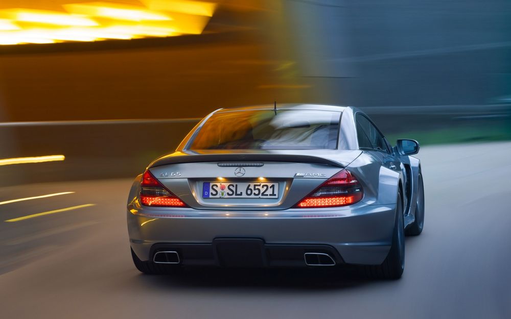 Обои для рабочего стола Mercedes_SL65_AMG на скоростной трассе