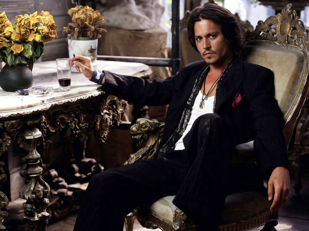 Обои для рабочего стола Актер Джонни Депп / Johnny Depp в мрачной комнате