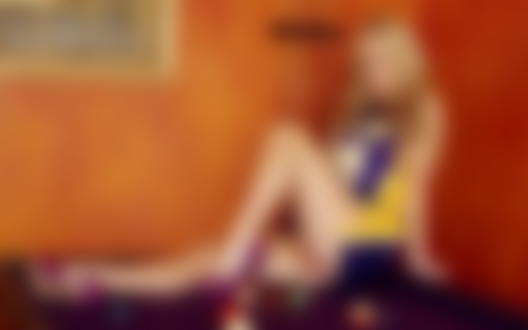 Обои на рабочий стол Порноактрисса Kayden Kross на бильярдном столе