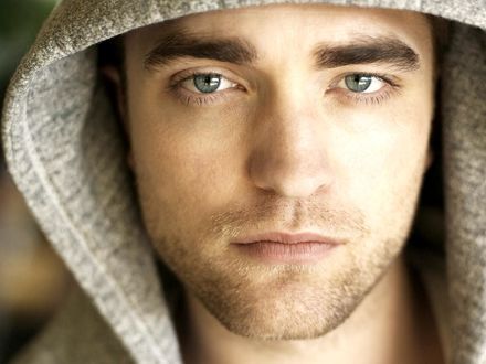 Обои на рабочий стол Актер Роберт Паттинсон / Robert Pattinson крупным планом
