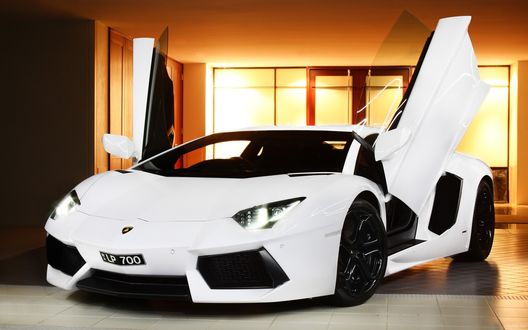 Обои на рабочий стол Белая Lamborghini Murciélago