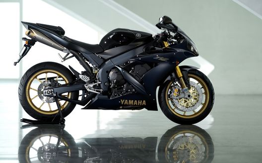 Обои на рабочий стол Спортивный мотоцикл Yamaha R1