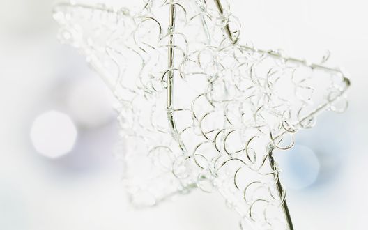 Обои на рабочий стол Новогоднее украшение - звезда, сделанное из блестящей проволоки
