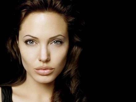 Обои на рабочий стол Актриса Анжелина Джоли / Angelina Jolie крупным планом