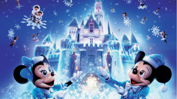 Обои на рабочий стол Микки Маус / Mickey Mouse и Мини / Minie возле сказочного замка, вокруг летают снежинки с героями мультиков
