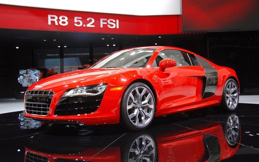 Обои на рабочий стол Красно-черная Audi R 8