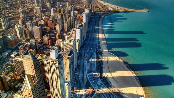 Обои на рабочий стол Тени от небоскрёбов Чикаго, Америка штат Иллинойс / Chicago US state of Illinois уходят далеко в океан