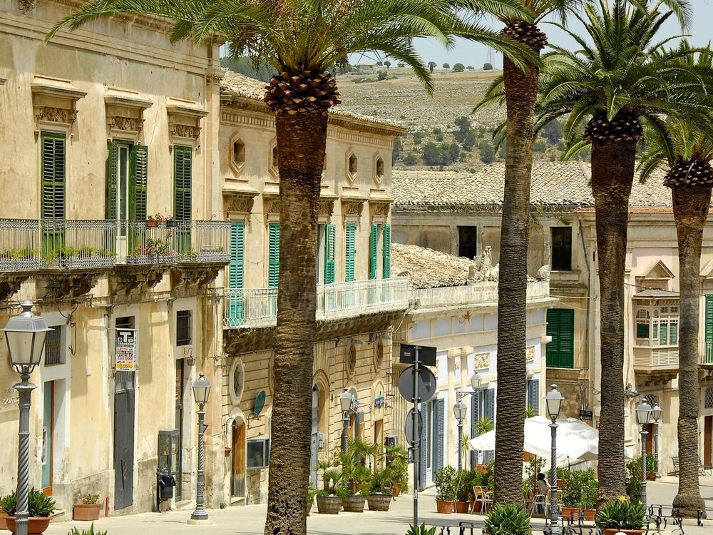 Обои для рабочего стола Улица города Рагуса / Ragusa, Италия