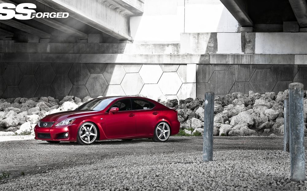 Обои для рабочего стола Красный лексцс / Lexus ISS IS-F 2 стоит под мостом (SS FORGED)