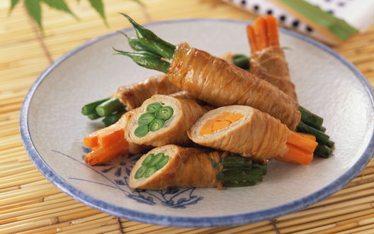 Обои на рабочий стол Рулеты из мяса и овощей