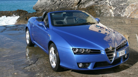 Обои на рабочий стол Alfa Romeo / Альфа Ромео Spider у моря