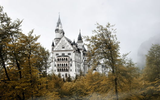 Обои на рабочий стол Замок Нойшванштайн / Schlob Neuschwanstein в Германии