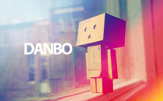 Обои на рабочий стол Коробочка Данбо смотрит в окно (Danbo)