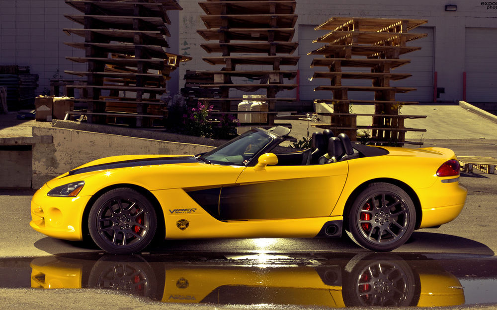Обои для рабочего стола Автомобиль Dodge viper, желтого цвета