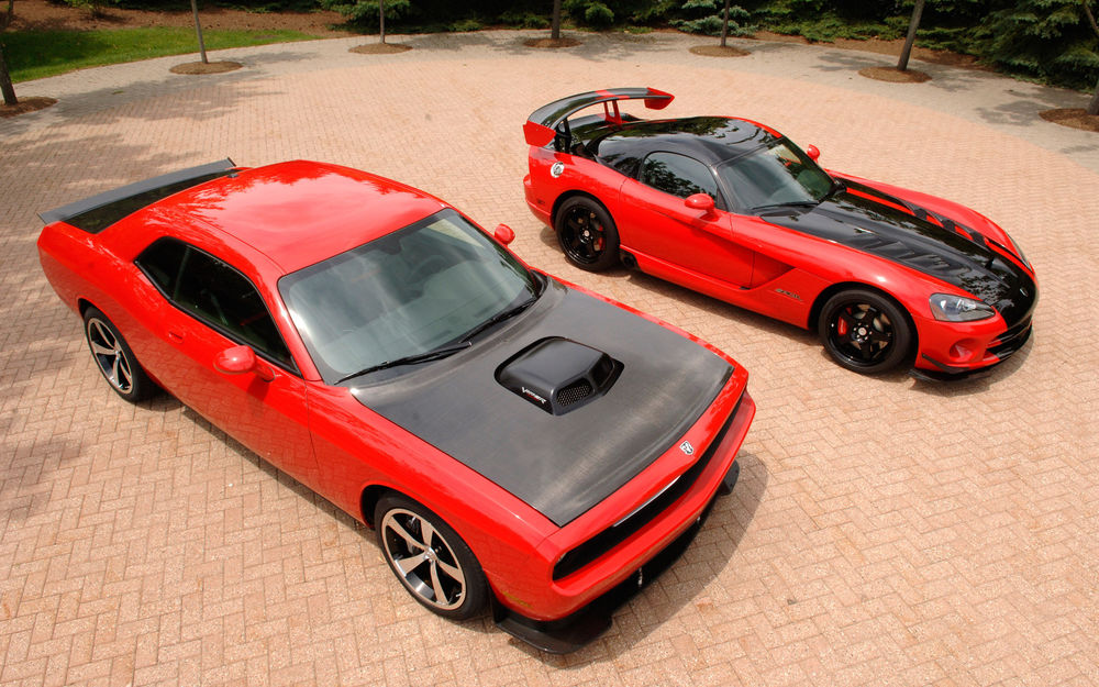Обои для рабочего стола Ярко-красные машины марки Dodge / Додж