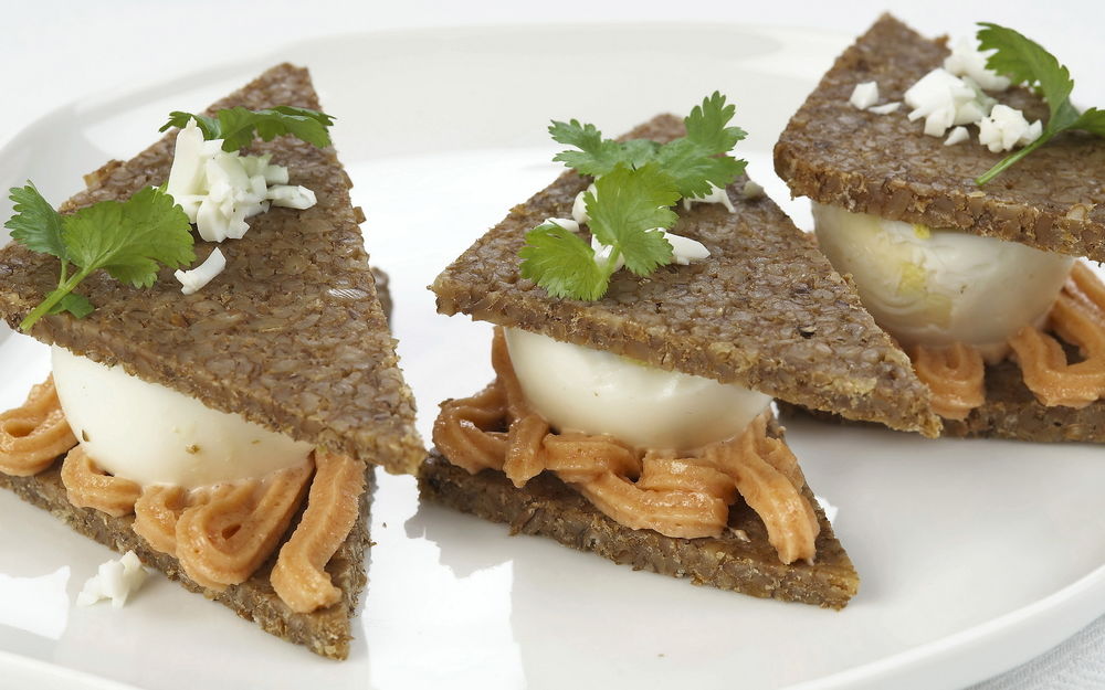 Обои для рабочего стола Закуска с яйцом и сыром