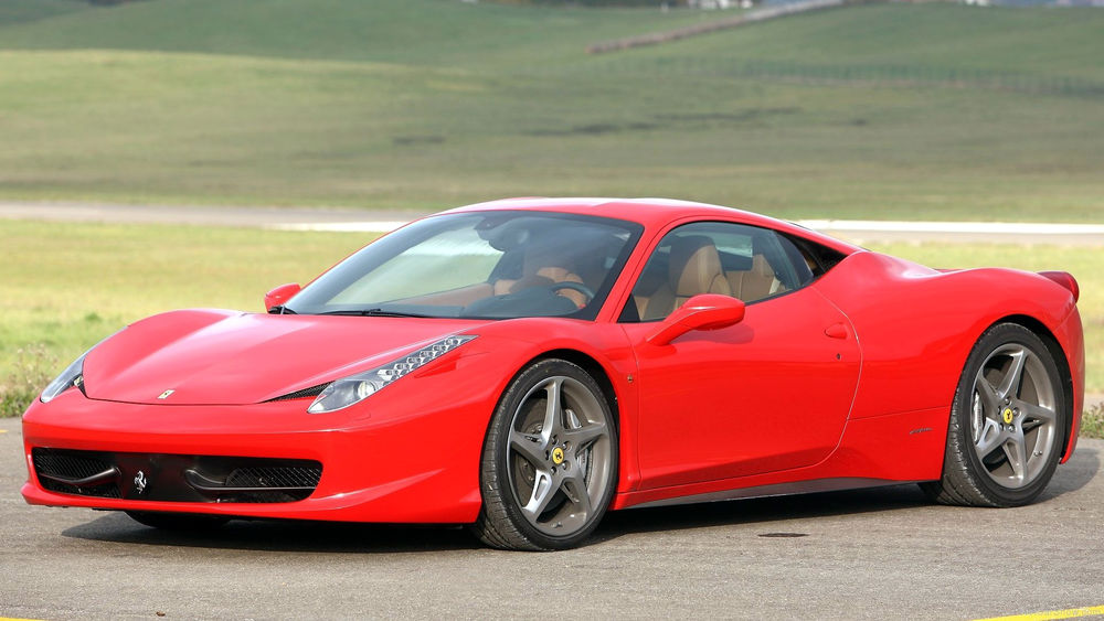 Обои для рабочего стола Ferrari 458 / Феррари 458 на дороге
