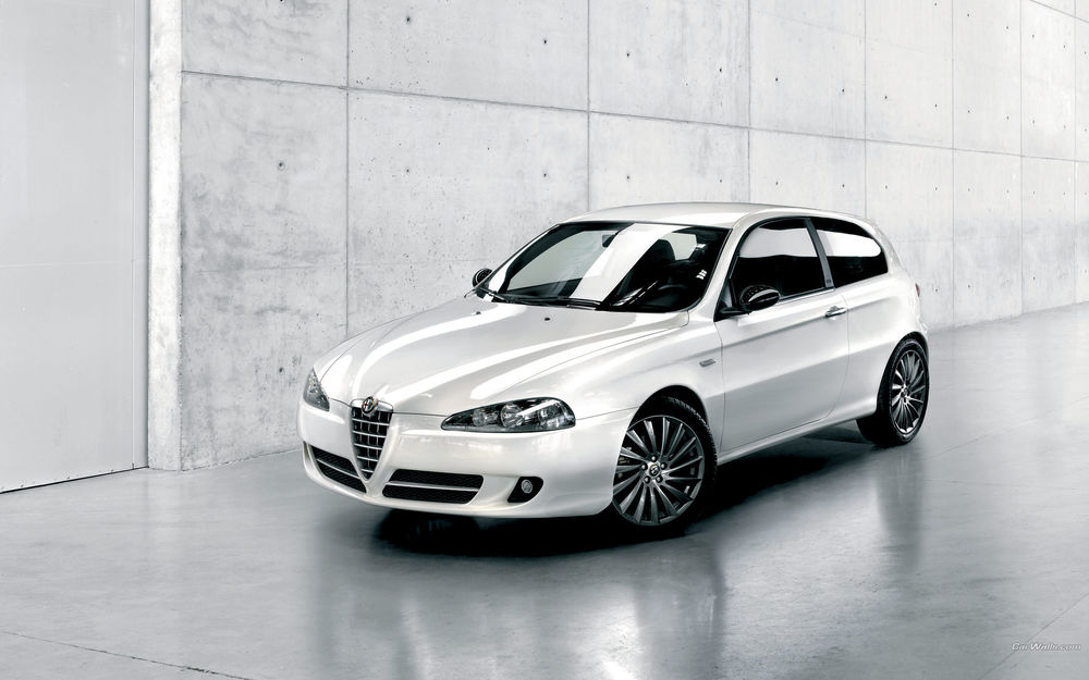 Обои для рабочего стола Белая Альфа Ромео 147 / Alfa Romeo