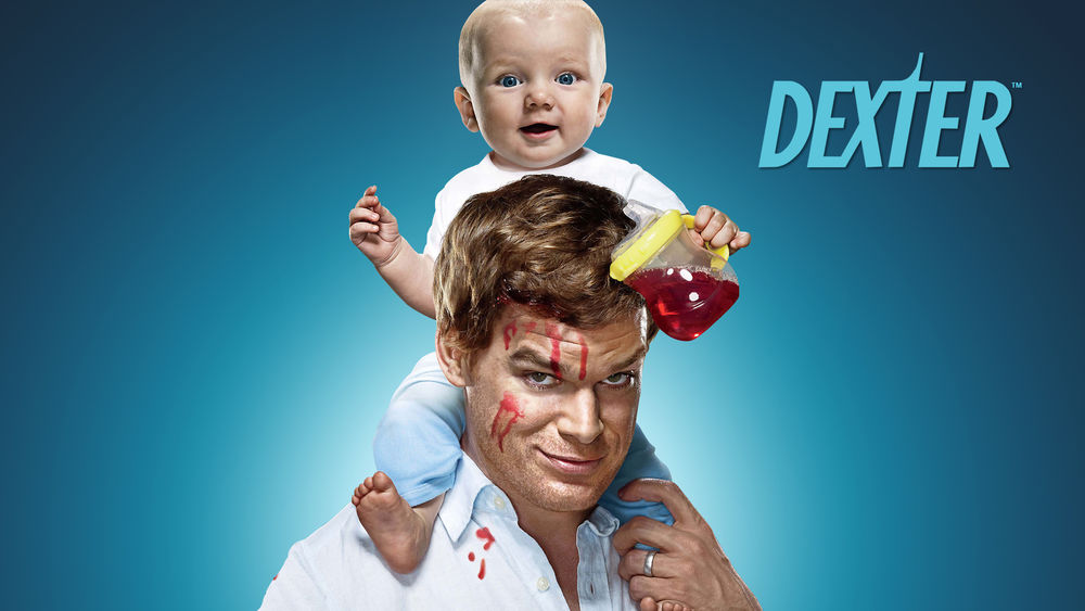 Обои для рабочего стола У Декстера на плечах сидит его сын Гаррисон и обливает его вишневым соком, сериал Dexter / Декстер