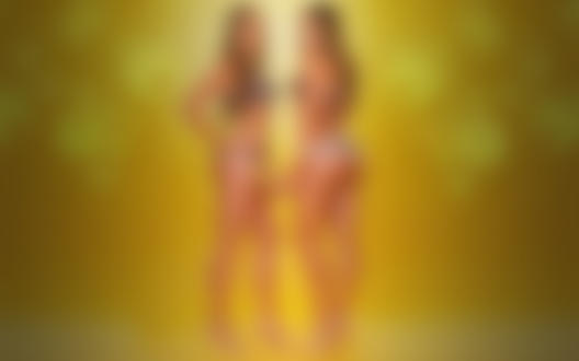 Обои для рабочего стола Twin Cities Twins: Anne & Kate / близняшки Анна и Кейт эротическом нижнем белье на желтом фоне