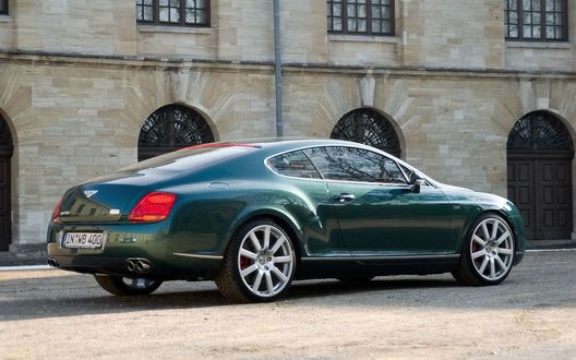Обои на рабочий стол MTM Bentley Continenta GT / Бентли у старинного дома
