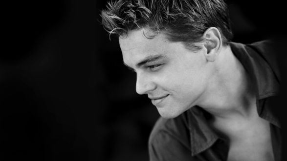 Обои на рабочий стол Леонардо ди Каприо / Leonardo di Caprio крупным планом в профиль