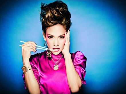 Обои на рабочий стол Дженнифер Лопес / Jennifer Lopez 'с японскими палочками'