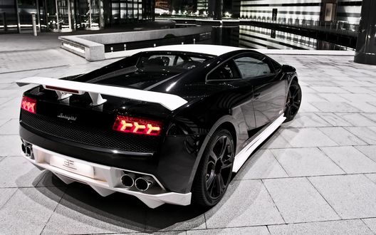 Обои на рабочий стол Lamborghini Gallardo GT600 / Ламборгини Галардо ГТ 600 стоит на у бассейна