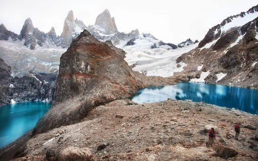 Обои на рабочий стол Monte Fitz Roy. Фицрой – горная вершина в Патагонии, и одновременно национальный парк с тем же названием, соответственно. Пик Фицрой имеет высоту 3375м