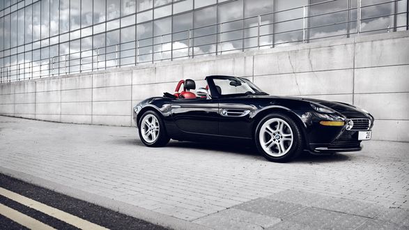 Обои на рабочий стол Черное BMW Z8 / БМВ З8 стоит у дома
