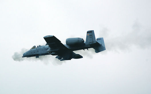 Обои на рабочий стол Фэйрчайлд Рипаблик A-10 «Тандерболт» II &; американский бронированный одноместный двухдвигательный штурмовик на белом фоне