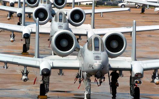 Обои на рабочий стол Техобслуживание Thunderbolt II / Удар молнии II