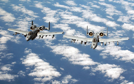 Обои на рабочий стол Thunderbolt II / Удар молнии II в небе