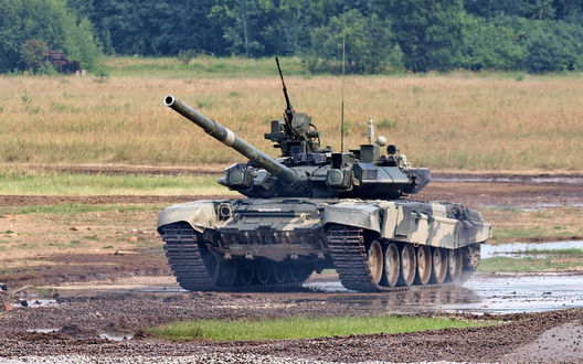 Обои на рабочий стол Танк Т-90 на полигоне 