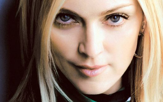 Обои на рабочий стол Madonna / Мадонна, завораживающий взгляд