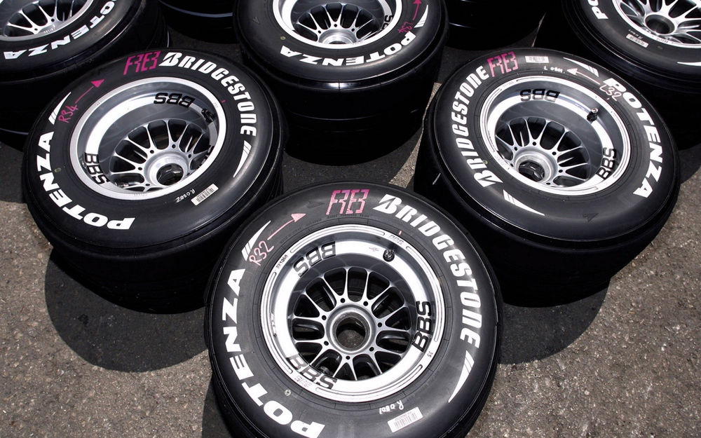 Обои для рабочего стола Колёса от компании Bridgestone Potenza F3E3