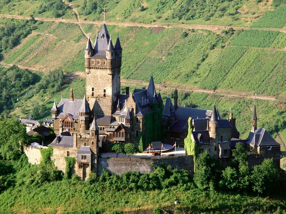 Обои для рабочего стола Замок Рейхсбург в Германии (Reichsburg Castle, Mosel Valley, Germany)