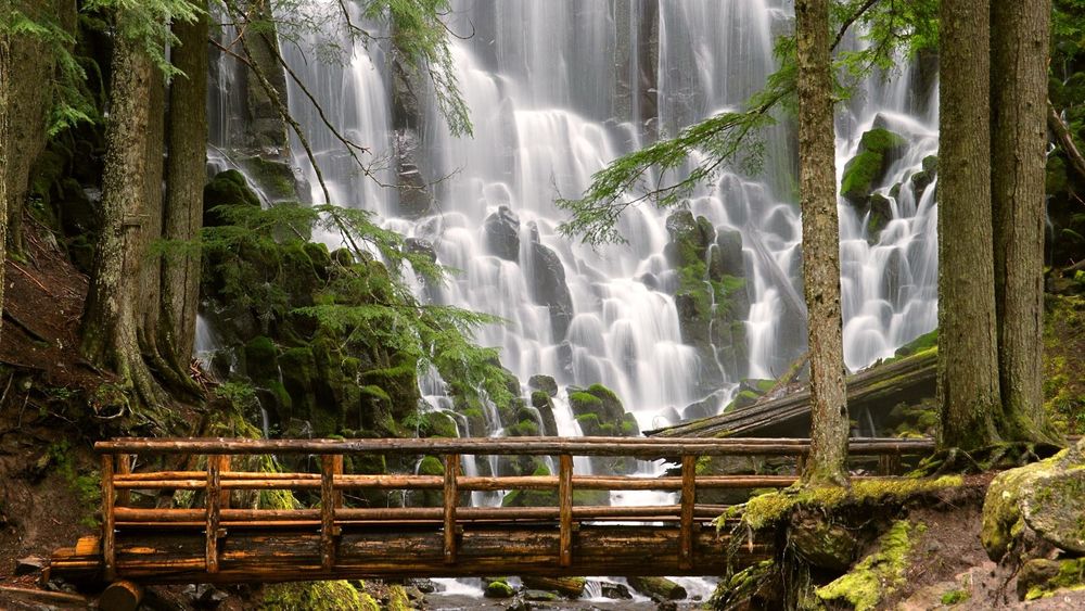 Обои для рабочего стола Водопад Рамона (Ramona Falls). Водопад Рамона расположен на западной стороне горы Худ, штат Орегон, США