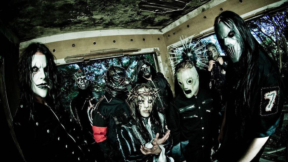 Обои для рабочего стола Группа Slipknot в сценическом образе