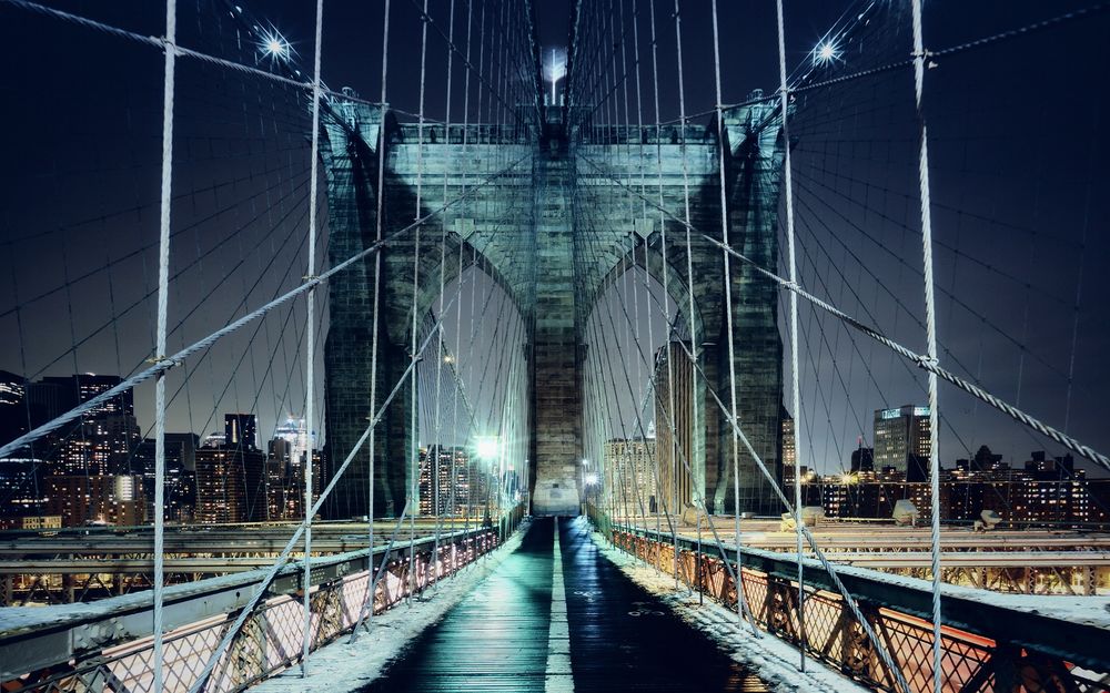 Обои для рабочего стола Brooklyn Bridge / Бруклинский мост изнутри 