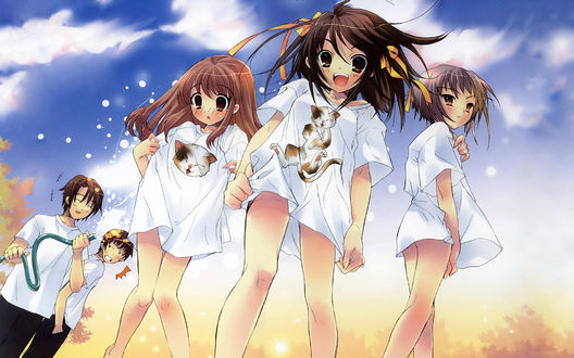 Обои на рабочий стол Команда SOS из аниме Меланхолия Харухи Судзумии / The Melancholy of Haruhi Suzumiya - Ицуки поливает Микуру, Харухи и Юки в белых футболках с изображением кота Кёна из шланга