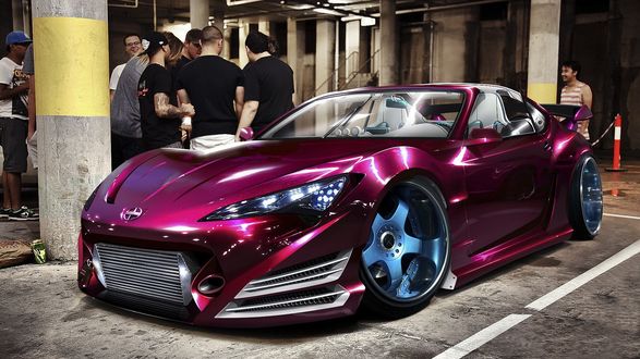 Обои на рабочий стол Nissan GT-R / Ниссан стоит у здания