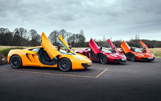 Обои на рабочий стол McLaren / Макларен MP4-12c, три ярких суперкара