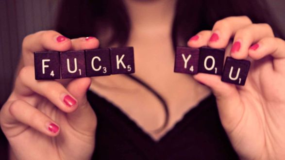 Обои на рабочий стол Девушка держит в руках элементы игры Эрудит (Fuck you)