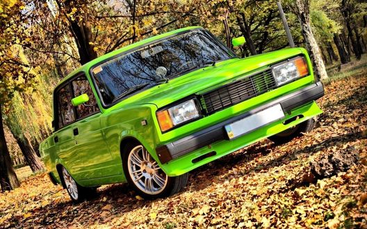 Обои на рабочий стол Lada / Лада ярко-зеленого цвета, в простонародьи Жигуль