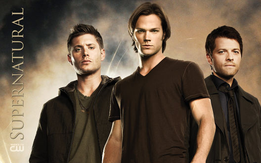 Обои на рабочий стол Захватывающий фильм Supernatural / Сверхъестественное, в главных ролях Дженсен Эклз / Jensen Ackles, Джаред Падалеки / Jared Padalecki и Миша Коллинз / Misha Collins